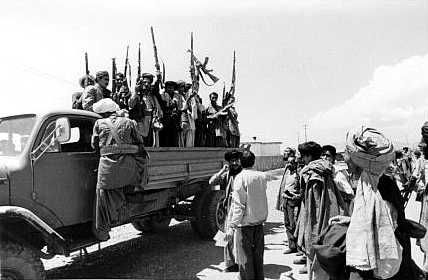 Члены комитета защиты революции выезжают на ликвидацию очередной банды. Август 79г.